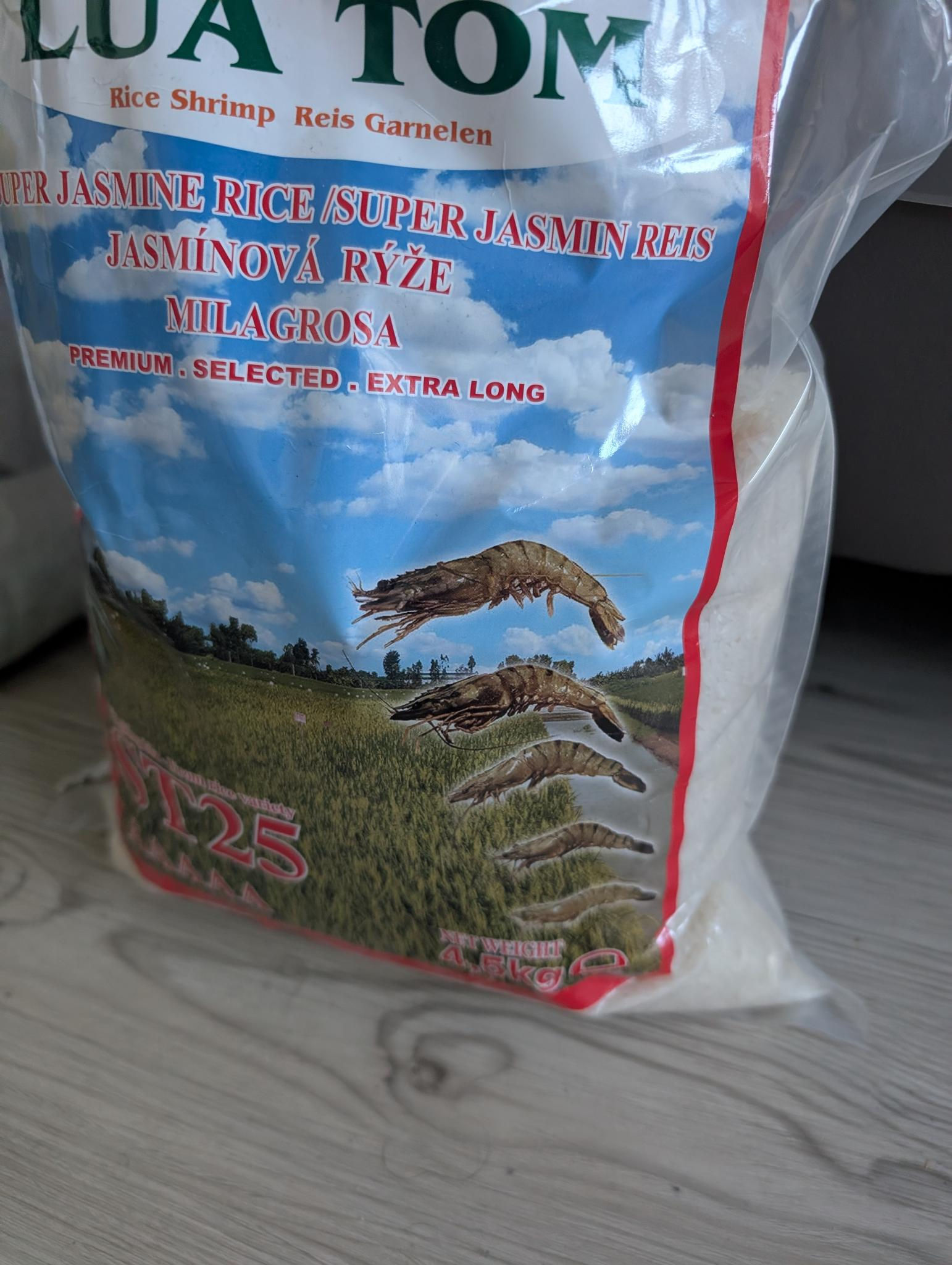 picture of the bag of rice, on the label it shows 5 kinds of shrimp, sorted by size (biggest one on the top, getting smaller and lighter as it goes down)